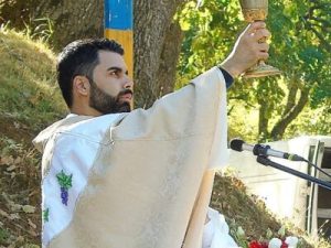 Don Luca Gigliotti è il Rettore della Chiesa di Santa Chiara